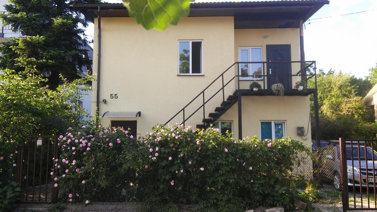 Bambukovyi Gai Apartment Kyiv Exterior photo